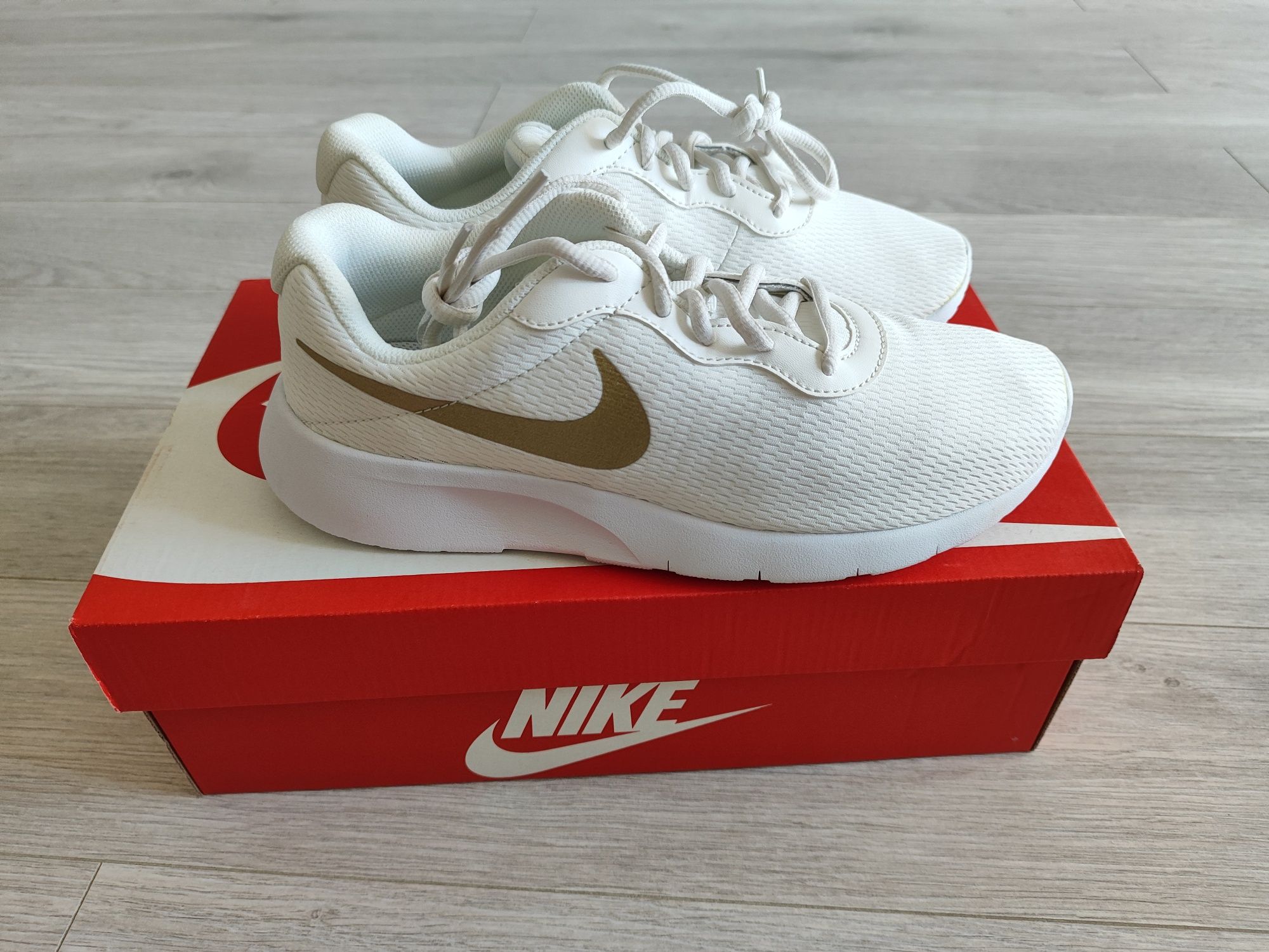 Дамски маратонки 36,5 номер Nike Tanjun