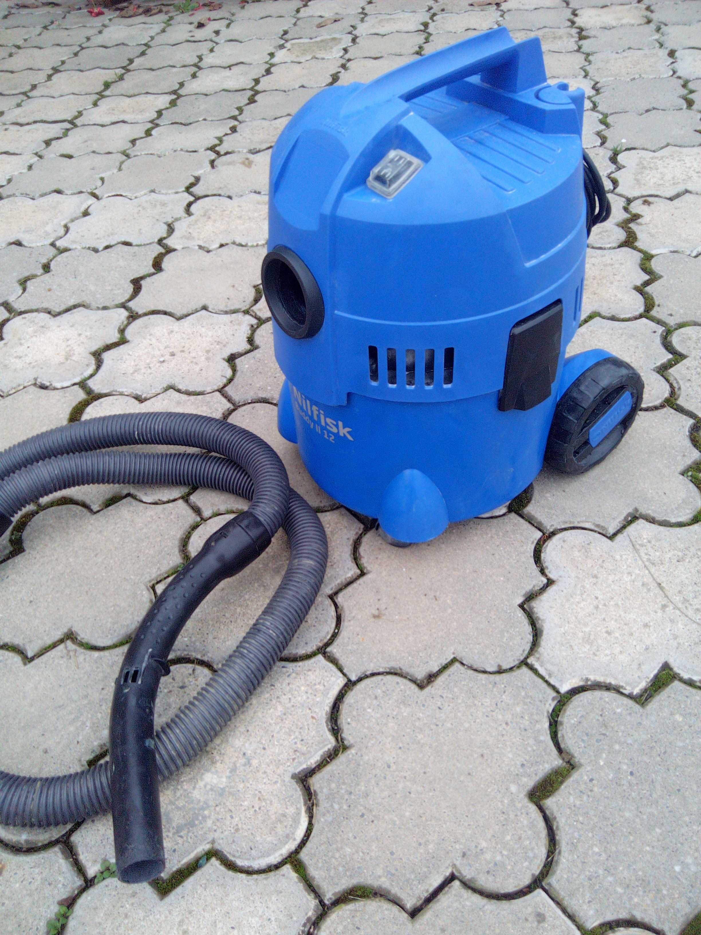 Aspirator NILFISK, aspira umed uscat , filtru regenerabil