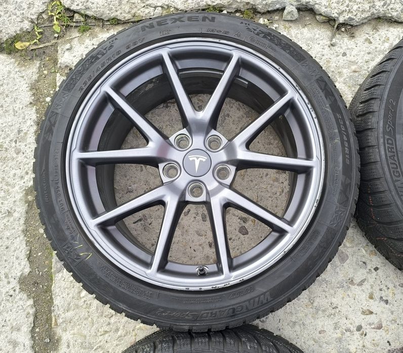 18 цола джанти с гуми за Tesla 3 Тесла