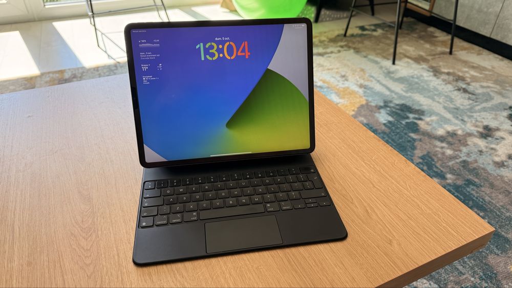 Ipad Pro 12.9, Gen 4, 128 GB, Wifi + Celular, Magic Keyboard si Pen