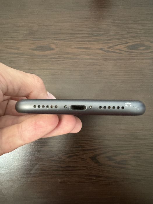 iPhone 11 черен с парола на екрана, снимал съм IMEI