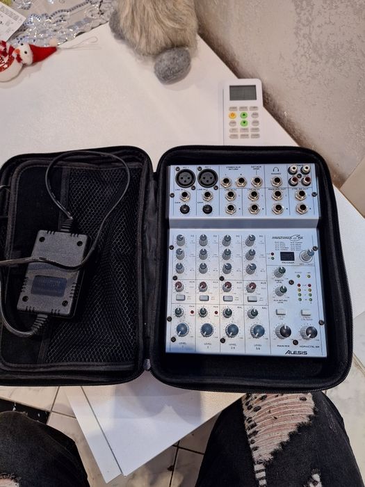 Миксер пулт Алесис 6FX