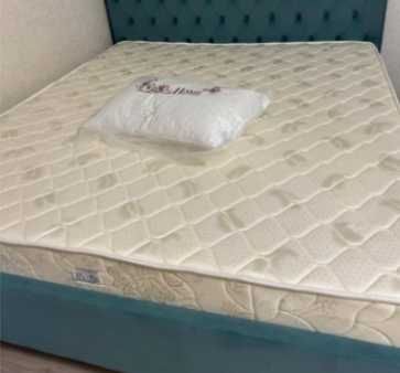 Продам кровать с матрасом