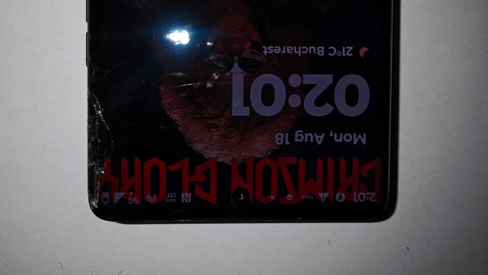 Vand motorola edge 50 pro, vechime 6 luni cu ecranul spart dreapta sus