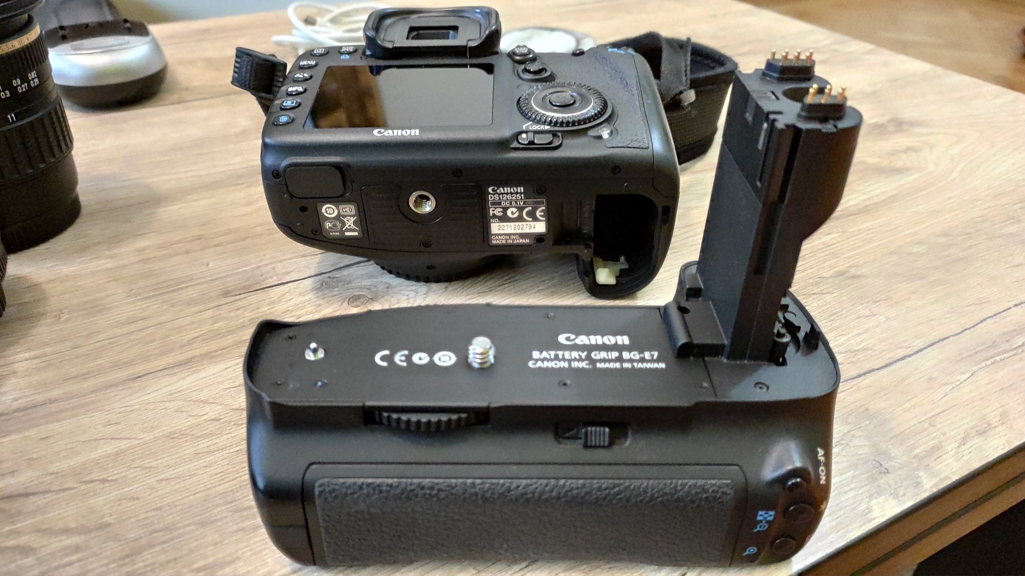 Canon DSLR eos 7D + accesorii și ghiozdan