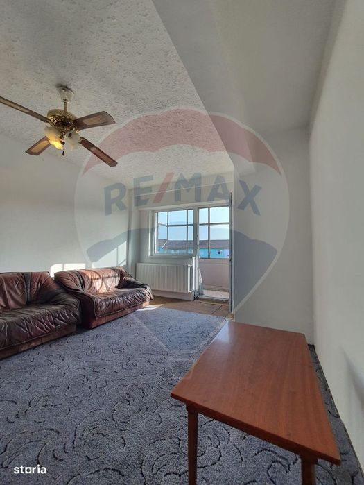 Apartament cu 3 camere de vânzare în zona Vitrometan