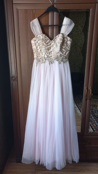 Женское вечернее платье