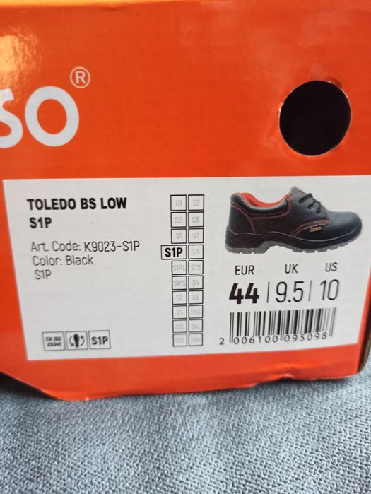 Продавам чисто нови работни обувки!