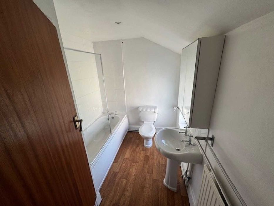 Дава се под наем Двустаен апартамент в София, Център - 64 кв.м за 397.8 € - Снимка #3