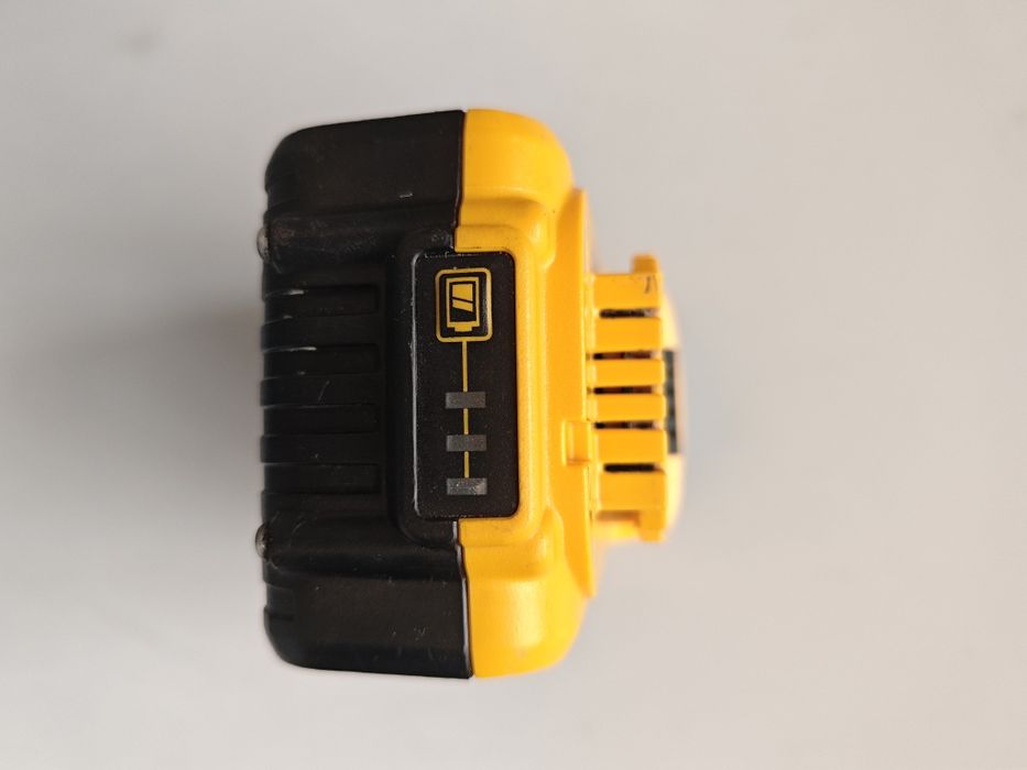 Литиево-йонната батерия DeWALT DCB184 XR 5ah 5ач