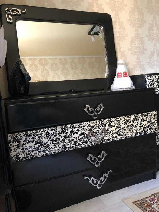 Камод с зеркалом