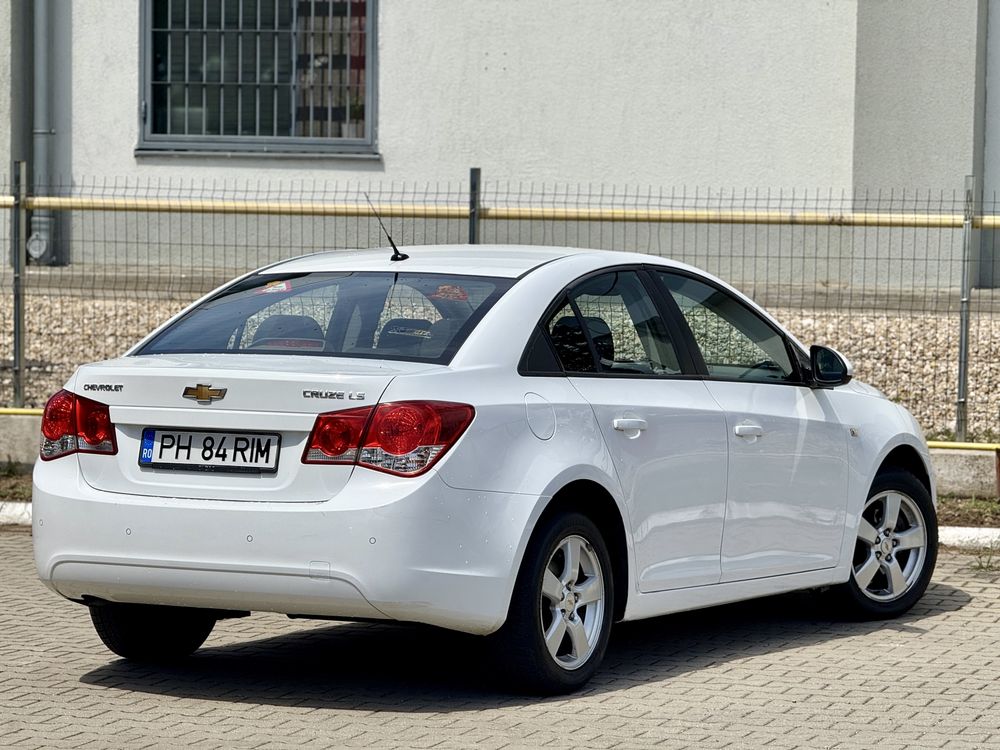 Chevrolet Cruze LS Benzina