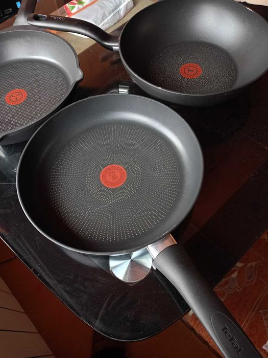 3 бр. индукционни тефлонови тигани Tefal Aroma, нови, но със забележки