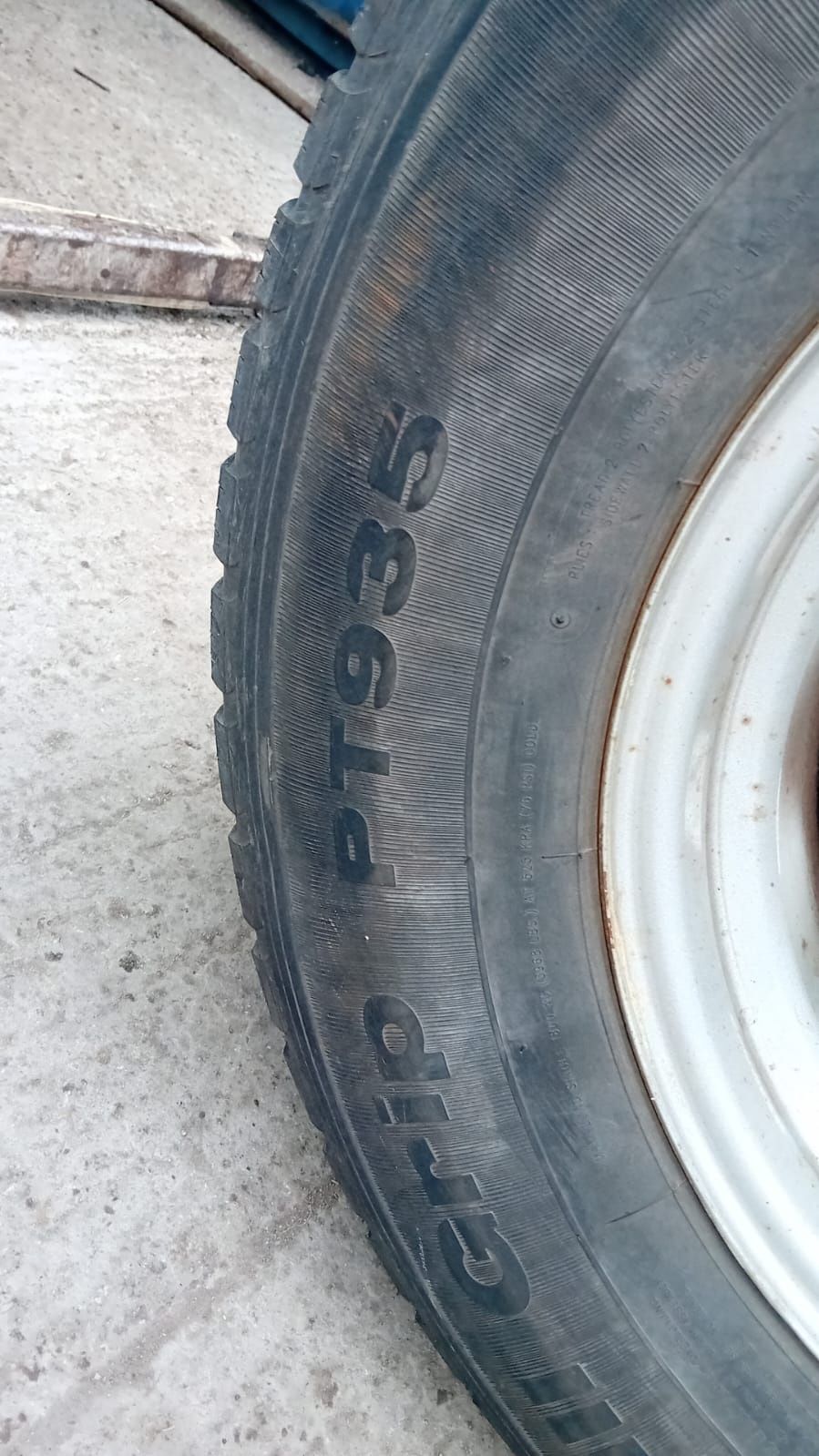 Vînd 4 roți 285/65/16c
