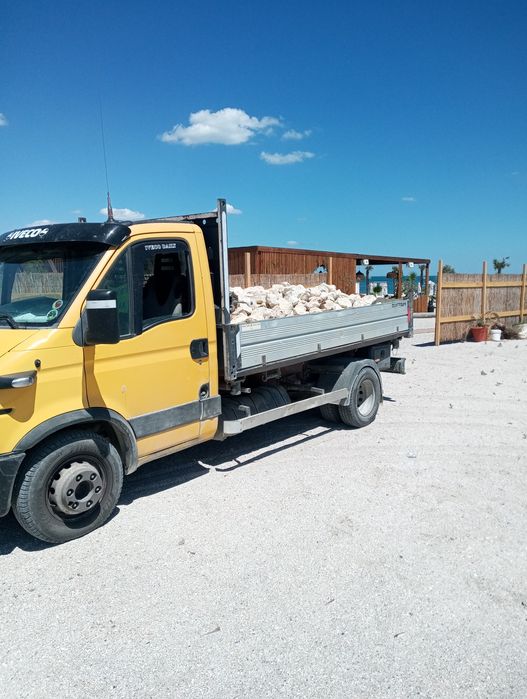Nisip, pietriș, piatra alba vânătă cap de miel 5 t basculabil trilater