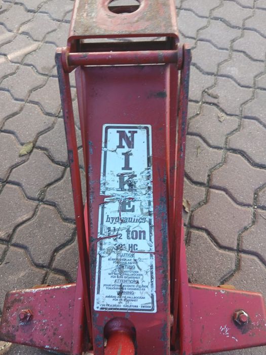 Vând cric profesional made în Sweden