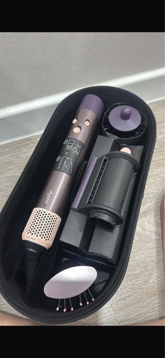 Dyson airstrait and airwrap