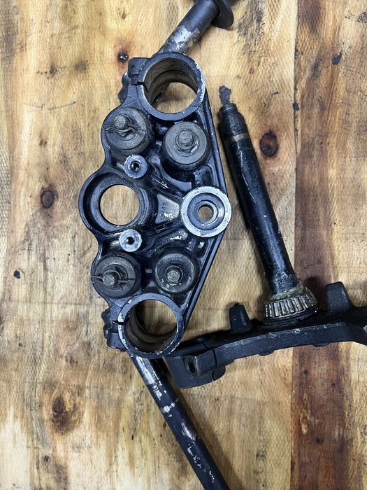 Продам траверсу suzuki katana 600