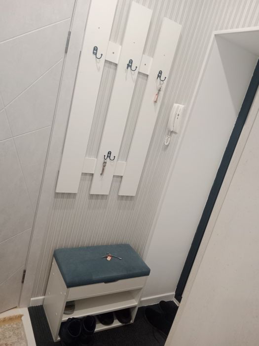 Продам тумбу с вешалкой