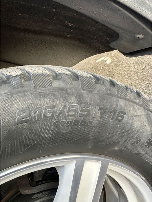 Продам шины Мишлен  215/65 R16