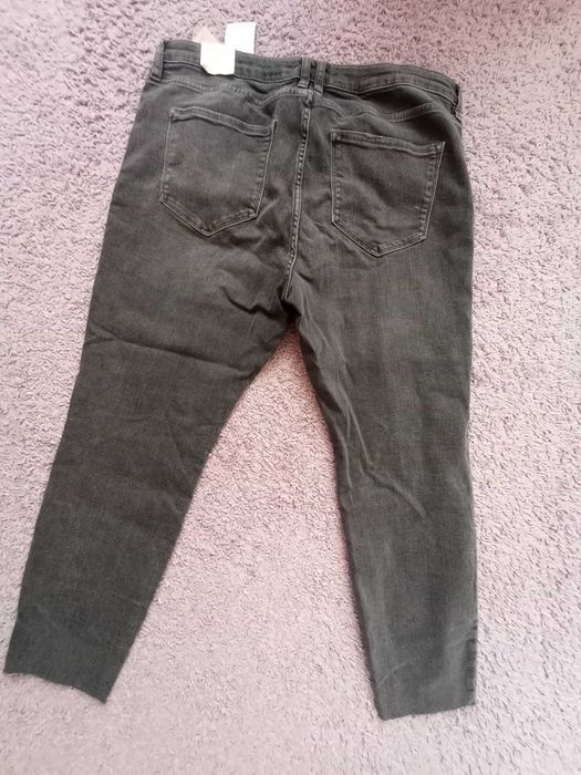 Нови дамски дънки MANGO, размер 48