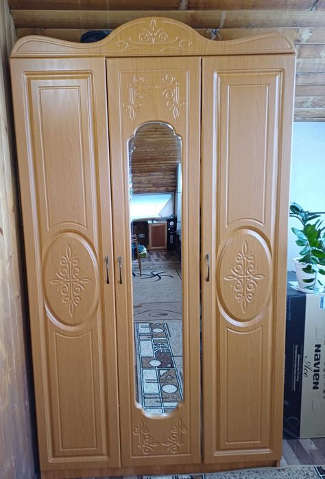 Продам шифонер с зеркалом