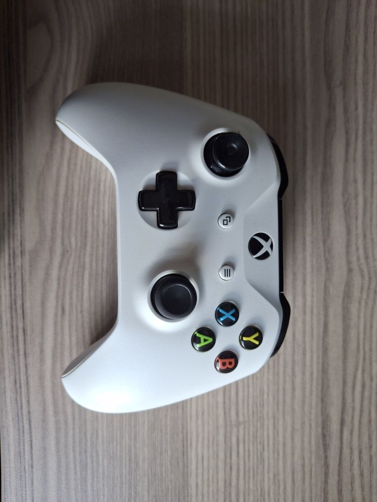 Продавам Xbox one s