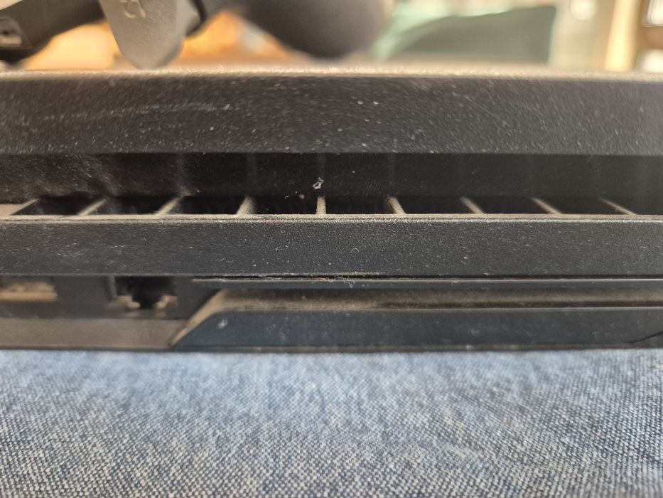 Playstation 4 pro 1TB + джойстик dualshock 4