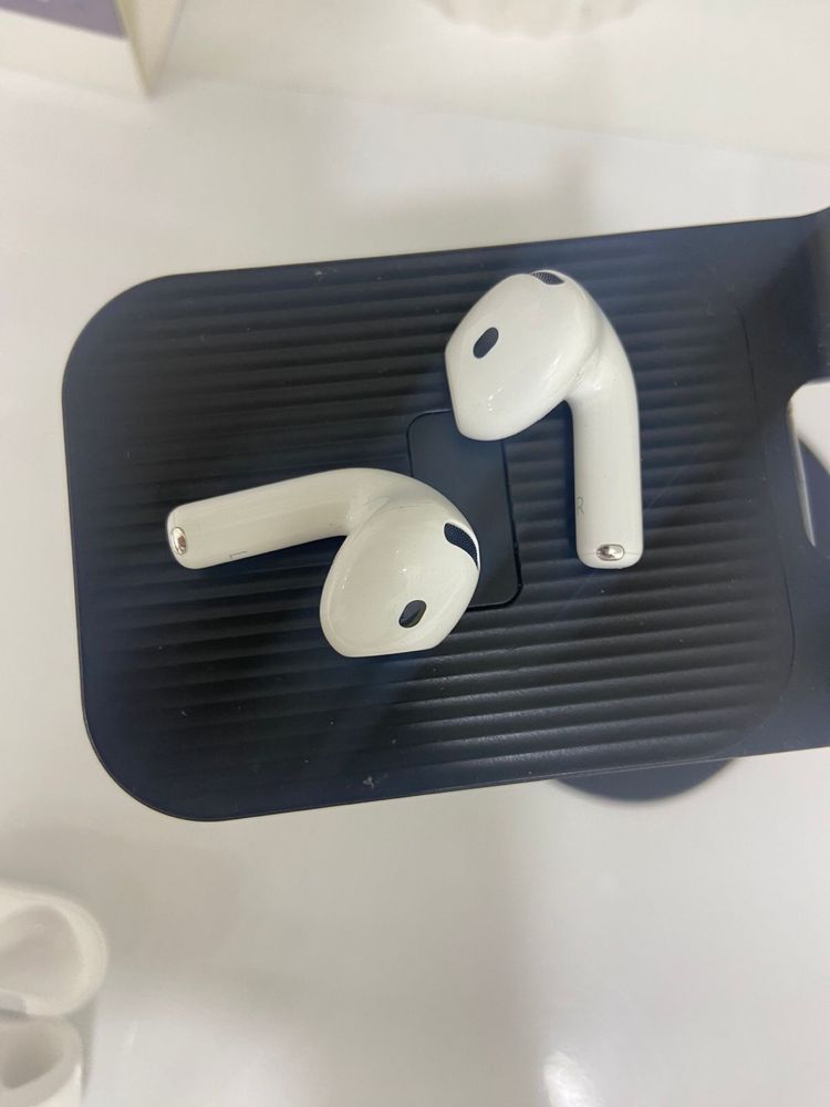 Apple Airpods 4 series