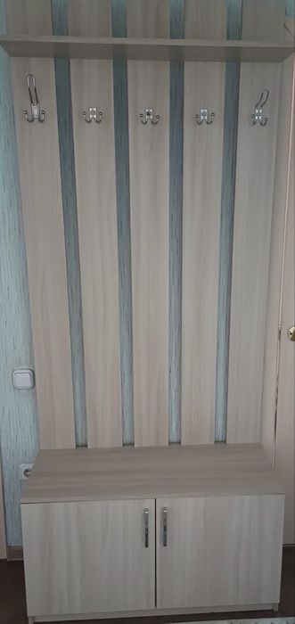 Продам прихожку (вешалки и тубмочка)