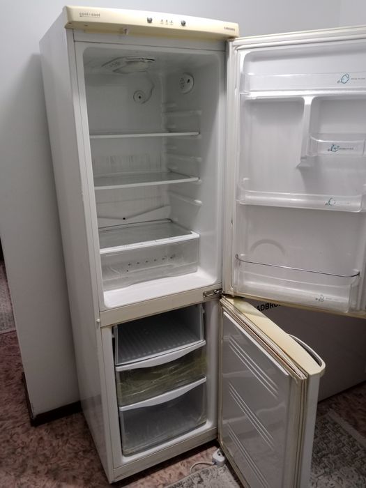 Продам холодильник б/у Самсунг