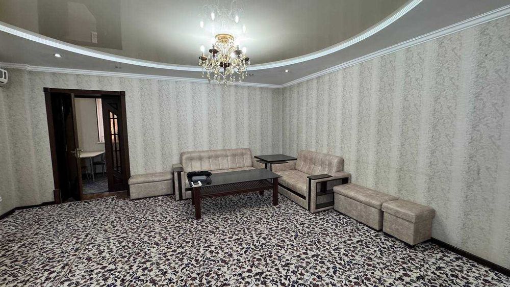 Шахар маркази, Божхона 1 қаватда 3 хонали квартира сотилади. ID: 1484