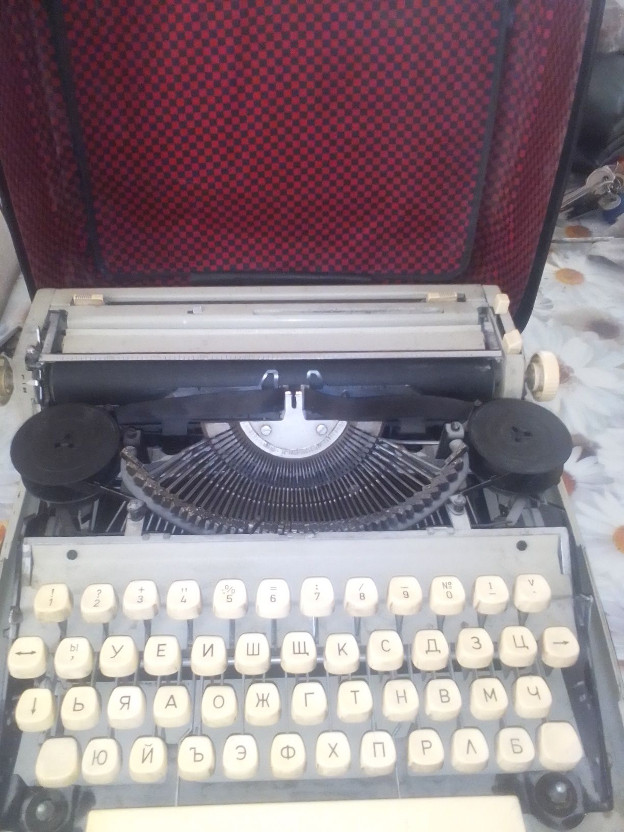Пишеща машина в куфарче