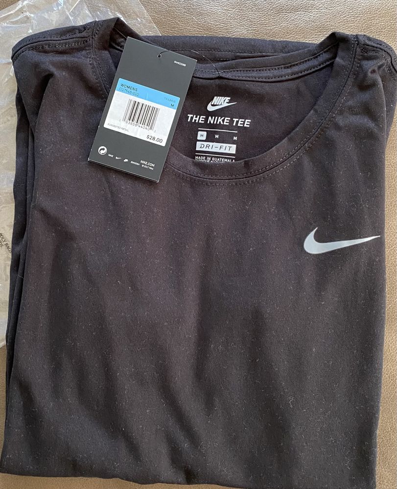 Nike- черна дамска блуза с дълъг ръкав- размер М