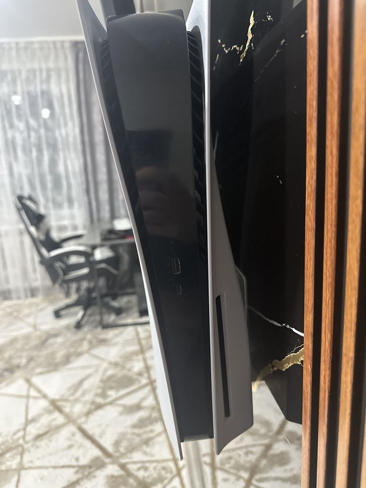 PlayStation 5 (825гб,дисковод )+2 геймпада+ 7игр+2 диска