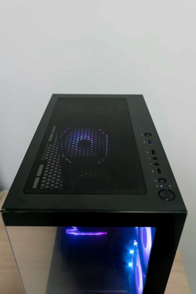 Геймърски компютър с RTX 2060 – Перфектен за игри и работа!