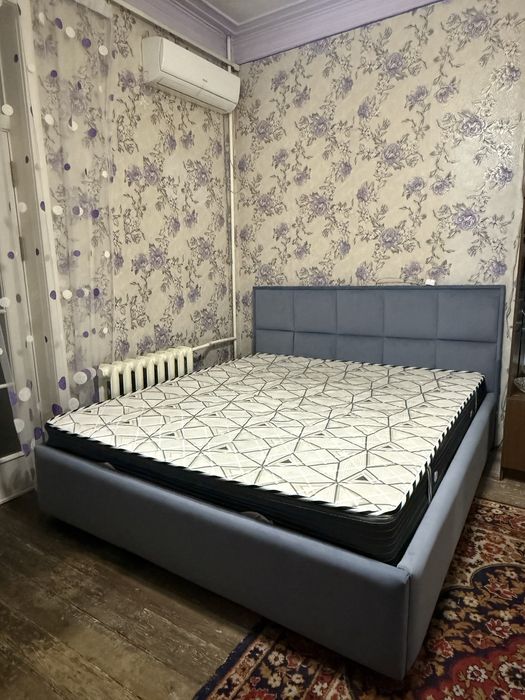 Продаётся двуспальная кровать с мягким изголовьем + матрац