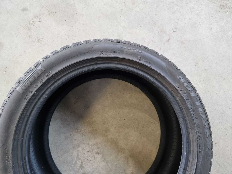 2 Anvelope de IARNA 235.45.18 'Pirelli' ; stare foarte buna
