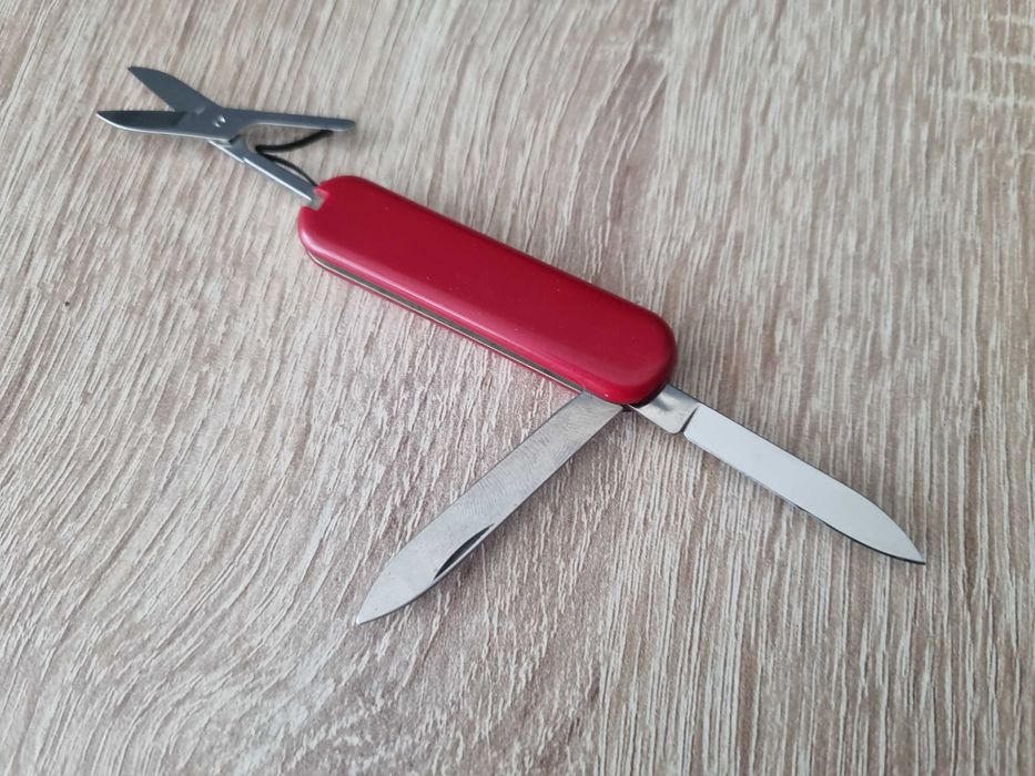 Швейцарски джобен нож Victorinox Classic