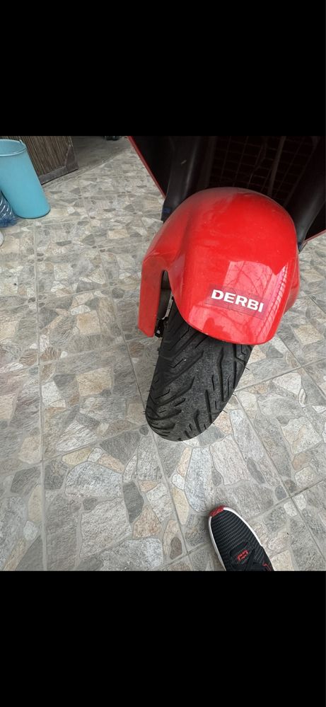 Продава се  скутер Derbi gp1 125cc
