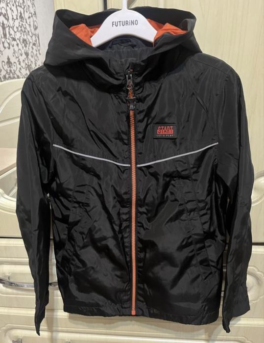 Продам ветровку, внутри х/б фирмы Вайкики