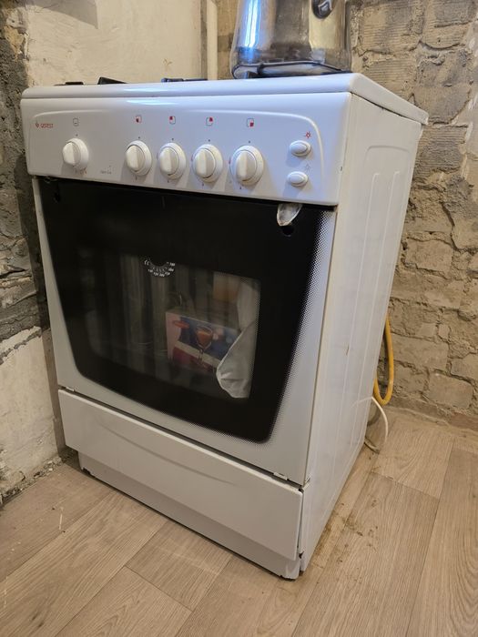 Продам газ плиту за  18000