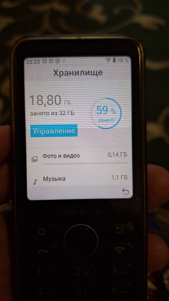 Qin F21 pro кнопочный андроид с плей маркетом