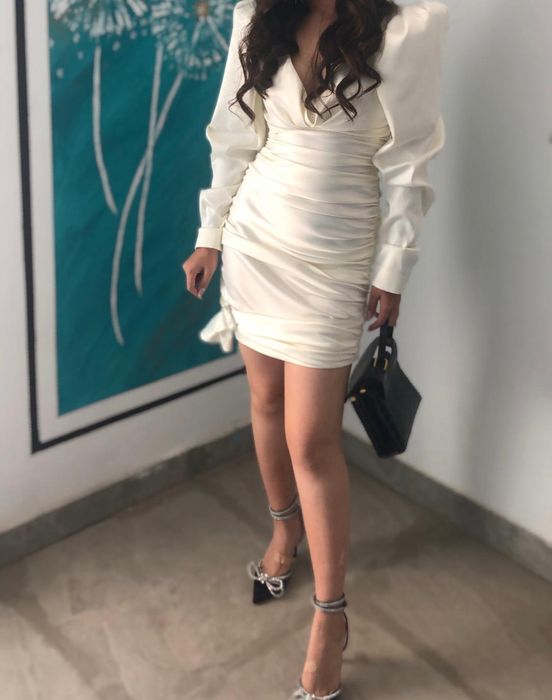 Платье из атласа