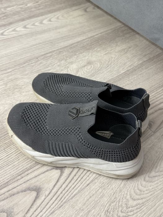 Продам кроссовки для мальчика