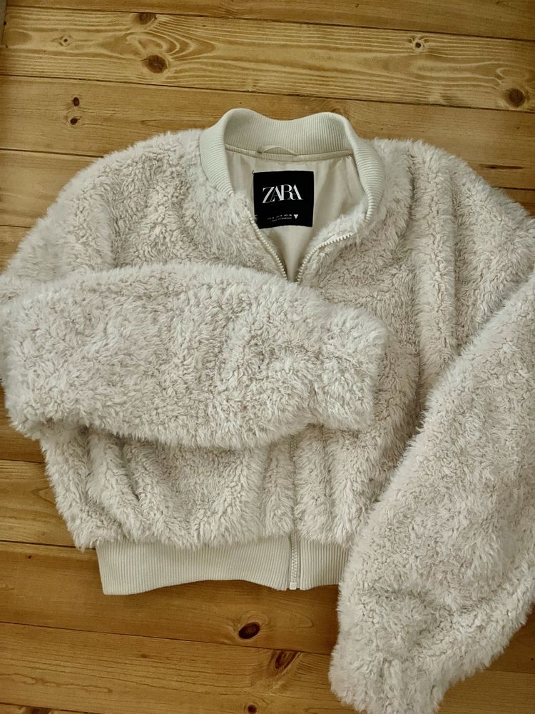 Пухено късо яке Zara