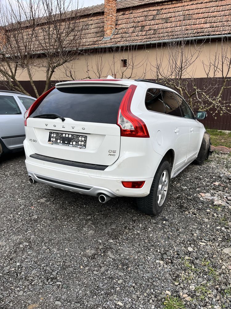 Volvo XC60 2,4 D5 R-design AVARIAT
