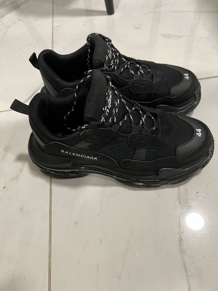 Vând Balenciaga  Tripel S