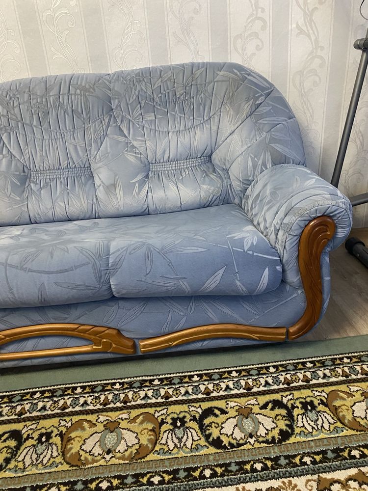 Продам красиаый диван и кресло от