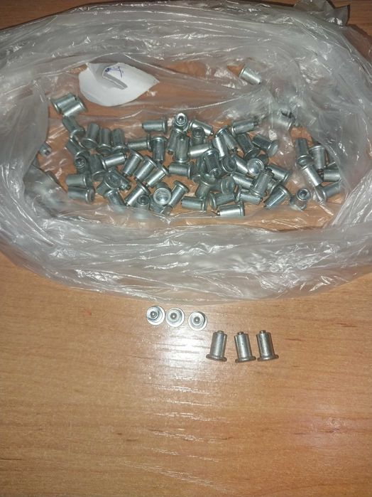 Продам шипы для зимней резины новые